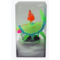 Flamingo Aquariendekoration. Clownfisch mit Luftauslass. zufällige Farbe. Dekoration und anderes