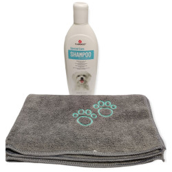 Shampoing Shampoing 300 ml spécial poils blanc, pour chien et une serviette en microfibre.