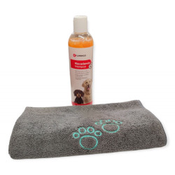 Shampoing Shampoing 300 ml macadamia pour chien et serviette en microfibre.