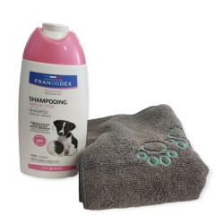 Shampoing Shampooing 250ml spécial chiot avec une serviette en microfibre.